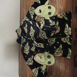 Baby Voda bathrobe (2t) and slippers (5/6)